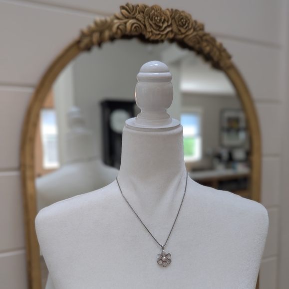 Sterling silver Plumeria Necklace with Fresh water pearl - Picture 2 of 5